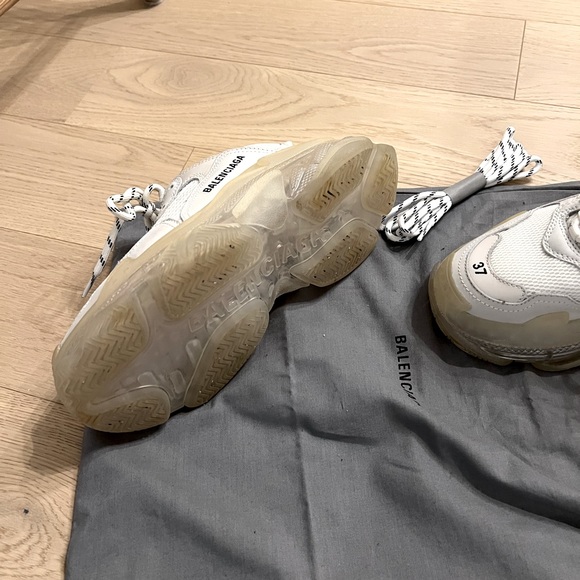 BALENCIAGA WOMEN'S TRIPLE S TRAINERS - Picture 4 of 5